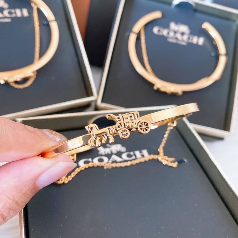 พร้อมส่งแท้💯%🇺🇸 Coach Horse And Carriage Double Chain Cuff • Style No. F33376