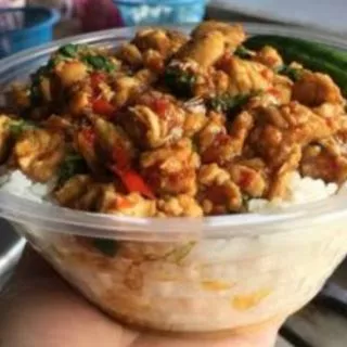 ชามพลาสติกใส(ไม่มีฝา) ขนาดใส่ก๋วยเตี๊ยว ใช้ครั้งเดียว สะดวก สามารถพกพาไปใช้ตอนเดินทางได้ แพคละ50ใบ