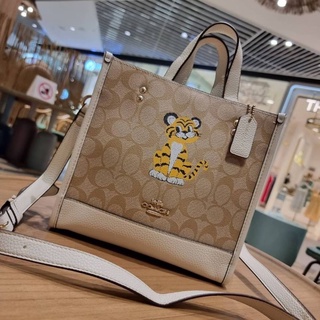 COACH DEMPSEY TOTE 22 IN SIGNATURE CANVAS WITH TIGER