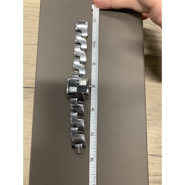 นาฬิกาผู้หญิง DKNY เหมาะกับคนข้อมือเล็ก