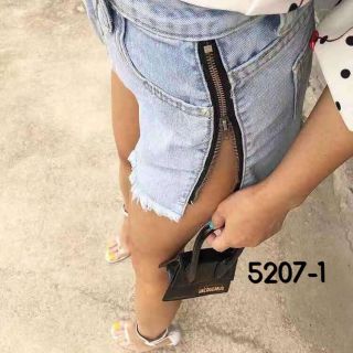 กางเกงยีนส์ขาสั้นแต่งซิปข้างใส่ยังไงก็แซ่บบบ สีฟอก