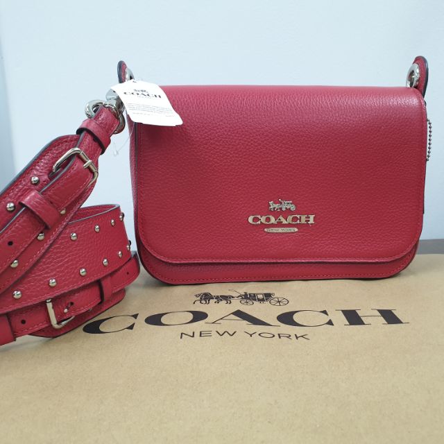 Coach SMALL JES MESSENGER
สีแดง หมุดเงิน มือ 1 แท้💯% กระเป๋าสะพายข้างผู้หญิง