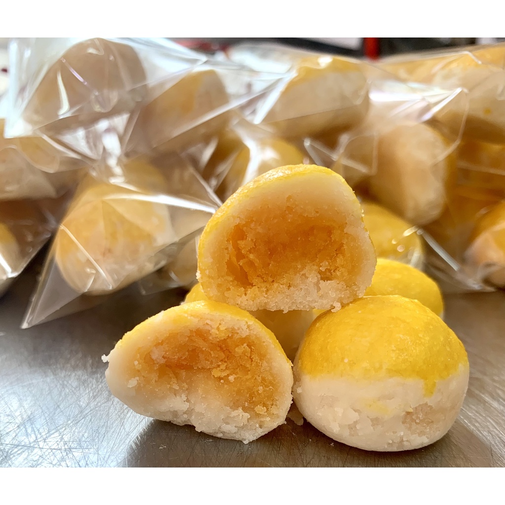 ขนมนางเนียนไส้ไข่เค็ม คุกกี้ไข่เค็ม ห่อเล็ก 5 ชิ้น อร่อยมาก ละลายในปาก หอมกลิ่นควันเทียน ราคาถูกมาก พร้อมส่งท