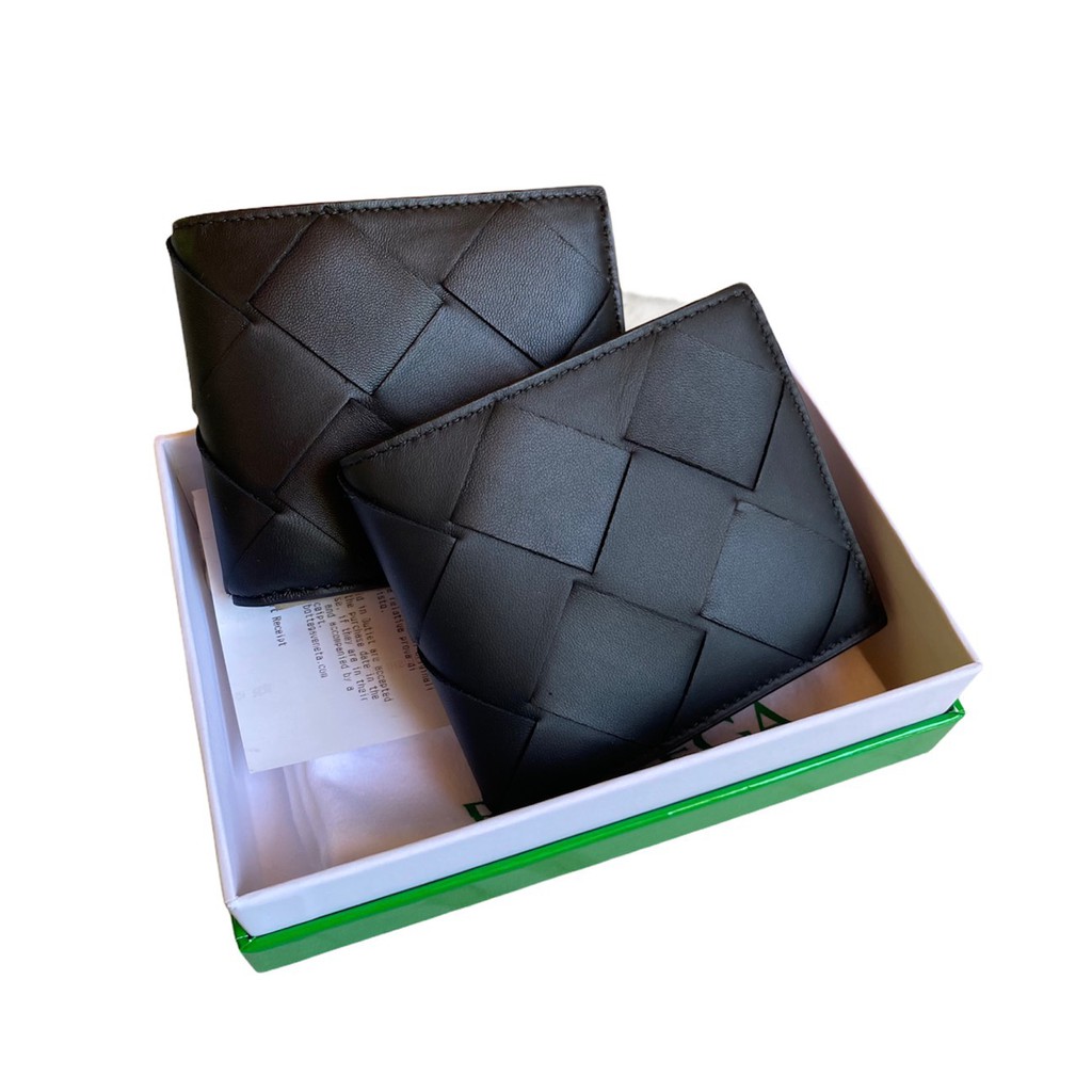 กระเป๋าสตางค์ผู้ชาย แบบสั้น สีดำ แบรนด์ Bottega Veneta 8 card ลานสานรุ่นใหม่ มีช่องเก็บเหรียญ