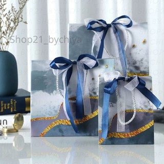 •พร้อมส่ง• ถุงกระดาษ ลายโทนขาวฟ้า ถุงพร้อมโบว์ผูก DBL-Blue