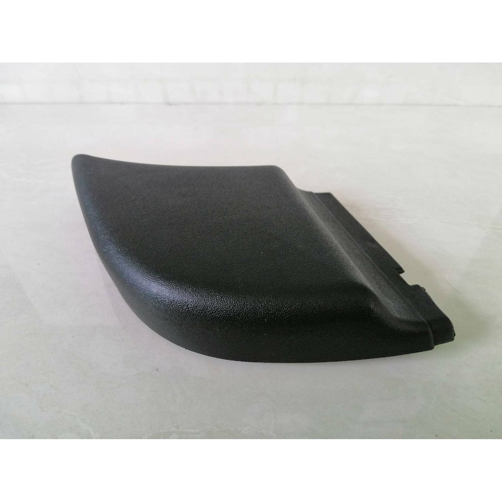 พลาสติกมุมกันชนท้าย  TOYOTA VIGO ปี2003-2011, 2500,3000 ข้าง LH(ซ้าย) ราคาอันละ 120บาท