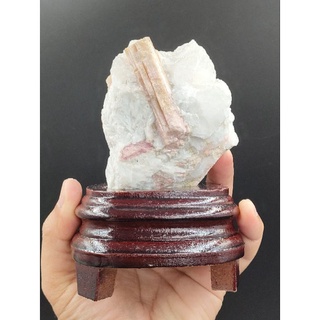 🌸 พิงค์ ทัวร์มาลีน และควอตซ์ ก้อนดิบธรรมชาติ บนฐานไม้ตั้งโชว์🌸 ( Pink Tourmaline on Quartz )🌟