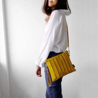 Mustard Slingbag (กระเป๋าสะพายสีเหลือง)