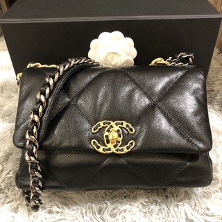 Chanel19FlapBlacksize26cm.(Used)