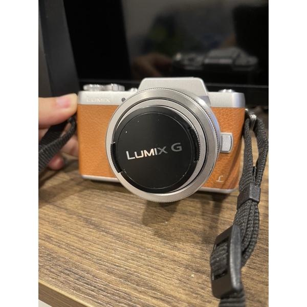 Panasonic Lumix GF7 Mirrorless กล้องพานาโซนิค ลูมิกซ์ จีเอฟ7 มือสอง พร้อมฝาครอบกันเลนส์ภายใน อุปกรณ์ครบ กระเป๋า สายชาร์จ