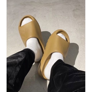 (ของแท้ 100% พร้อมส่ง ) ADIDAS YEEZY SLIDE OCHRE