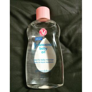 300 ml เบบี้ออยล์ johnsons  baby oil จอห์นสัน ออยล์บำรุงผิว