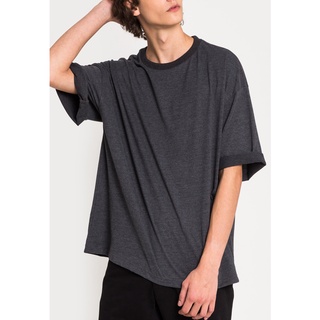 เสื้อยืด Monochrome Oversized (เทาเข้ม)