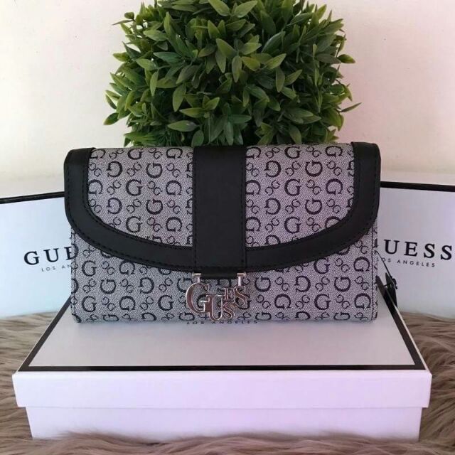 Guess leather walletแท้💯outlet กระเป๋าสตางค์ใบกลาง