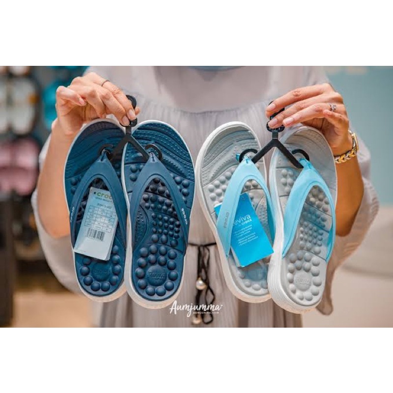 รองเท้าแตะ Crocs Reviva เพื่อสุขภาพ มีปุ่มนวด สวมใส่สบาย