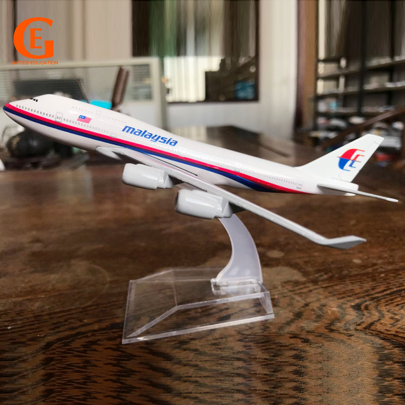 Malaysia Airlines Boeing 747 เครื่องบินรุ่น Diecast B747 เครื่องบินโลหะผสมโลหะของขวัญ