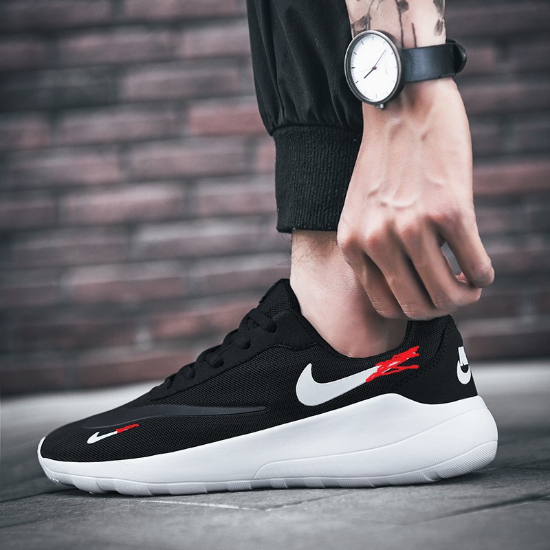 （ร้านรองเท้า Xinxin）แท้ Nike Roshe Run 6 ไนกี้ผู้ชายและผู้หญิงรองเท้าผ้าใบสินค้าฮ่องกงสีดำ รับประกันการจัดส่ง48ชั่วโมงขอ