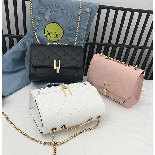 NAMCHA SHOP  กระเป๋าสะพายข้าง กระเป๋าผู้หญิง สายโซ่ F45