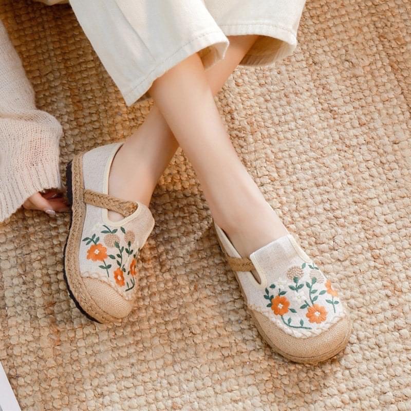 ‼️วันนี้ลดราคา‼️รองเท้าหุ้มส้น 🌺 รองเท้าสลิปออนผู้หญิง ปักดอกไม้ วินเทจ มินิมอล🌺ส่งจาก กทม.ส่งไว