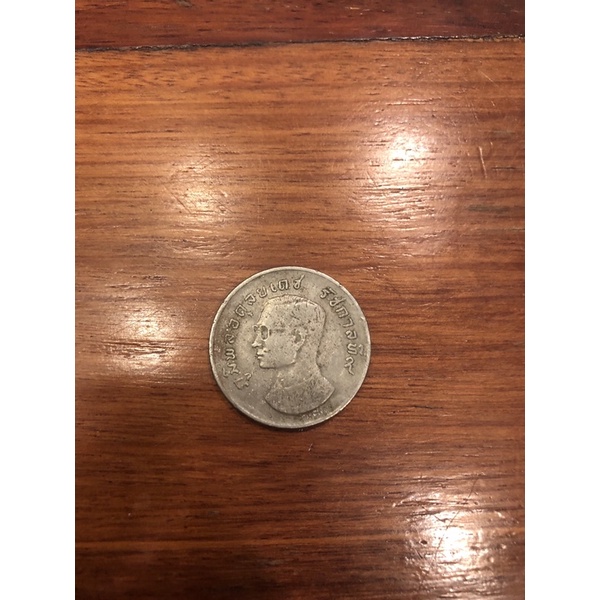 เหรียญครุฑ ปี2517 1บาท