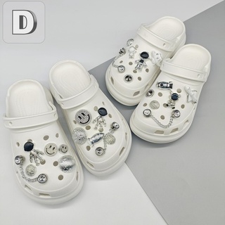 🔥จิ๊บบิทตัวติดรองเท้ามีรู รูปแบบการ์ตูน ตัวติดรองเท้า crocs DIY ตุ๊กตาติดรองเท้า  ตกแต่งสวยงาม สไตล์น่ารัก