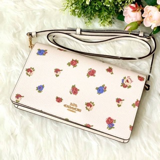 (ผ่อน0%) กระเป๋า สะพายข้าง สีขาวสกรีนดอกไม้🌸งานช็อป COACH 76211 Hayden Foldover Crossbody Clutch
