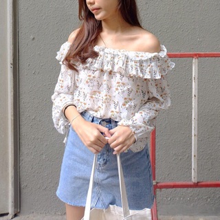 🦄&lt;Chiffon Off Shoulder Blouse&gt; เสื้อปาดไหล่ชีฟองลายดอก • ส่งฟรีลทบ คุ้มมากจ้า