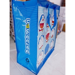 ถุงกระสอบ กระเป๋า กระสอบ ไซส์L ลาย โดเรมอน หลายหน้า มีลายหน้าหลัง ขนาด 65x55x30 CM. shopping bag ลิขสิทธิ์แท้ 100%