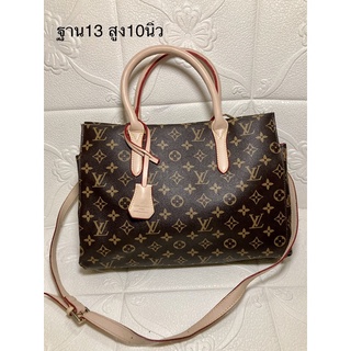 ทรงถือ Lv หลุยส์ มีสายยาว 13นิ้ว หลายช่องใช้งาน มือสอง