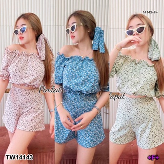 14143 Set 3 ชิ้น เสื้อเปิดไหล่ มาพร้อมที่มัดผม + กางเกงขาสั้น off shoulder shirt Comes with a hair tie + shorts.