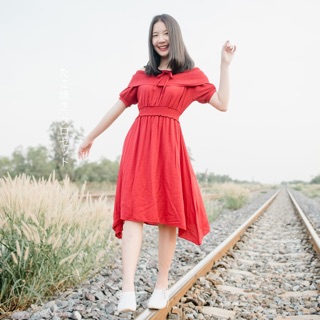 Off-Shoulder Red Dress (เดรสเปิดไหล่)