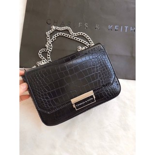 กระเป๋าสะพาย ของแท้  CROC-EFFECT STRUCTURED CROSSBODY BAG กระเป๋าสะพาย/crossbody อยู่ทรง