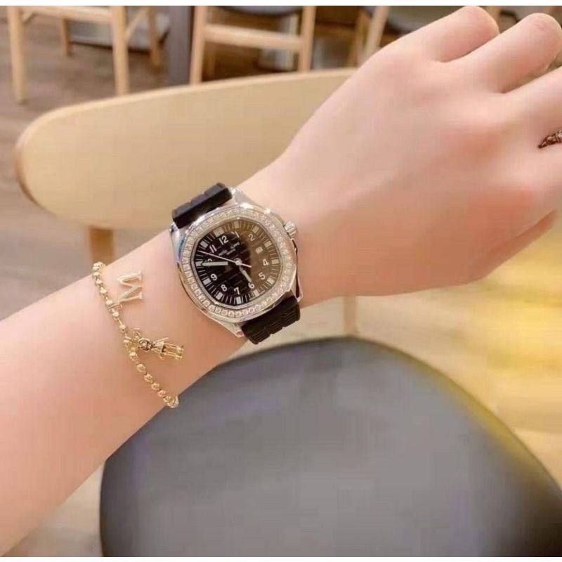 💓 พร้อมส่ง นาฬิกาปาเต๊ะ พร้อมกล่อง🎁 แต่งเพชรสวยๆค่ะ