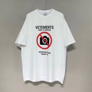 VETEMENTS PRET-A-PORTER NO PHOTO ANTISOCIAL PRINT COTTON JERSEY T-SHIRT IN WHITE เสื้อยืดคอกลมแขนสั้น แบรนด์เวตมองต์ส