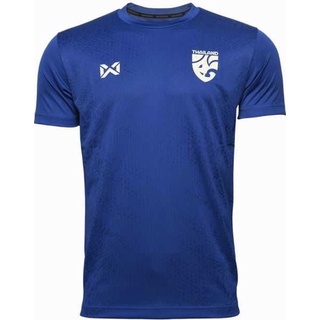 WARRIX เสื้อเชียร์ทีมชาติไทย (Cheer Version) NATIONAL TEAM KIT 2021/22 รับประกันของแท้100% รหัส : WA-214FBATH53 -เสื้อเชียร์ทีมชาติไทยที่ ถูกออกแบบและผลิตด้วยเทคนิคการทอพิเศษแบบ Jacquard ให้มีลวดลายแบบเดียวกับชุดแข่งขันสำหรับนักเตะ (Player version) เพื่อต