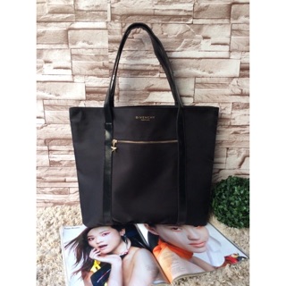 GIVENCHY