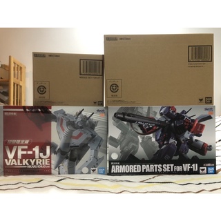 Bandai DX CHOGOKIN 1/48 VF-1J VALKYRIE SET