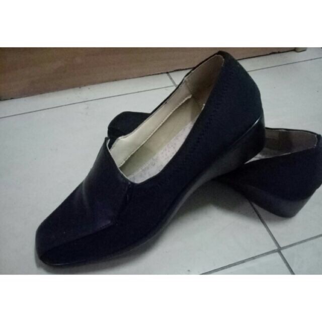 รองเท้าคัชชูสีดำ Bata มือสอง