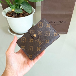 Lv Kisslock มือสองของแท้💯ค่ะ (รบกวนทั่กแชทก่อนสั่งค่ะ)