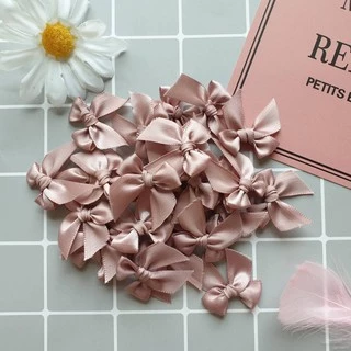 โบว์จิ๋ว แพ็คละ 100 ชิ้น ริบบิ้นหน้ากว้าง 12-13 มม. โบว์ผ้าซาตินอย่างดีสีพรีเมี่ยมเรียบหรู