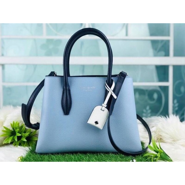 Kate spade eva small satchel : WKRU5697 ใบนี้จะสะพาย  หรือถอดสายถือก็น่ารักมากค่ะ ขนาด 10