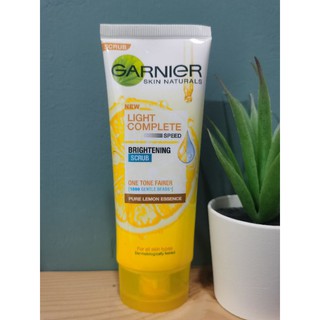 Garnier​ ​Light​ ​Complete​ White​ Speed​ Brightening​ Scrub (100ml) สครับ