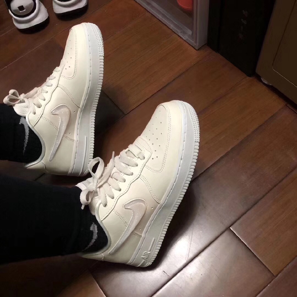 Nike Air Force 1 AF1 รองเท้ากีฬา ผู้ชายและผู้หญิง รองเท้าคู่รัก ขาว ...