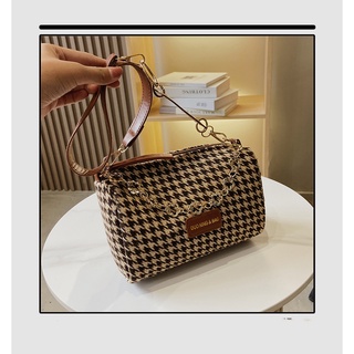 fashion bag กระเป๋าสะพาย สะพายข้าง สะพายไหล่ กระเป๋าแฟชั่นผญ กระเป๋าเดรช กระเป๋าถือ  ช่องเก็บของเยอะ น้ำหนักเบา ราคาถูก