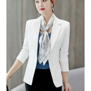 เสื้อสูทผู้หญิงสีขาวใส่ทำงาน สไตล์เรียบ