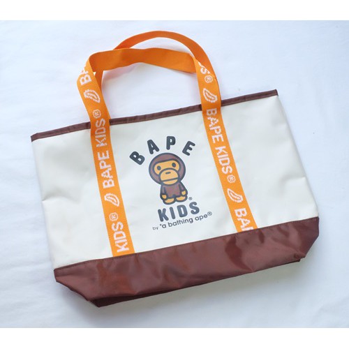 Bape Handbags กว้าง 9 นิ้ว ยาว 13 นิ้ว สีครีม/น้ำตาล มือสอง ของแท้