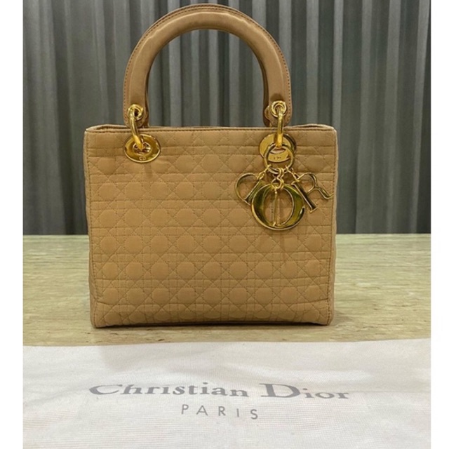 Christian dior Lady Dior Beige Quilted Fablic handbag เลดี้ดิออร์ ของแท้ กระเป๋ามือสอง แบรนด์เนม กระเป๋าถือ