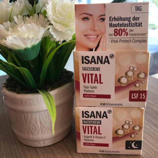 ISANA VITAL ครีมบำรุงหน้า กลางวัน+กลางคืน ต้านริ้วรอย