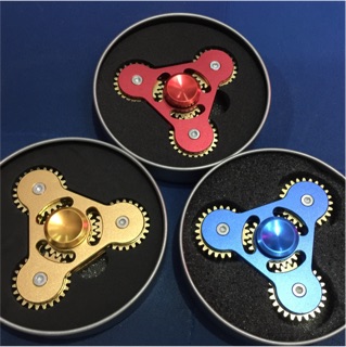 Fidget spinner เฟื่อง 3 แฉก ของเล่นสุดฮิต ทำจากโลหะ แข็งแรงทนทาน หมุนได้นาน