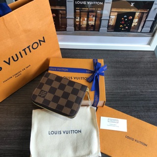 New lV coin purse ปี18 น่ารักมาก เหมาะกับของขวัญงันคริสมาส แท้100%